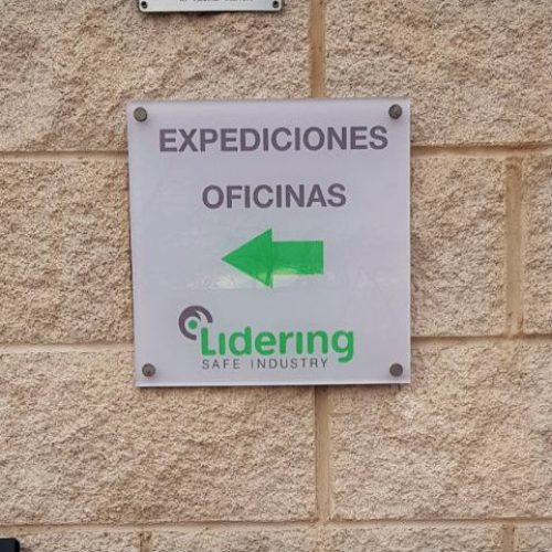 signo-reus-metacrilato